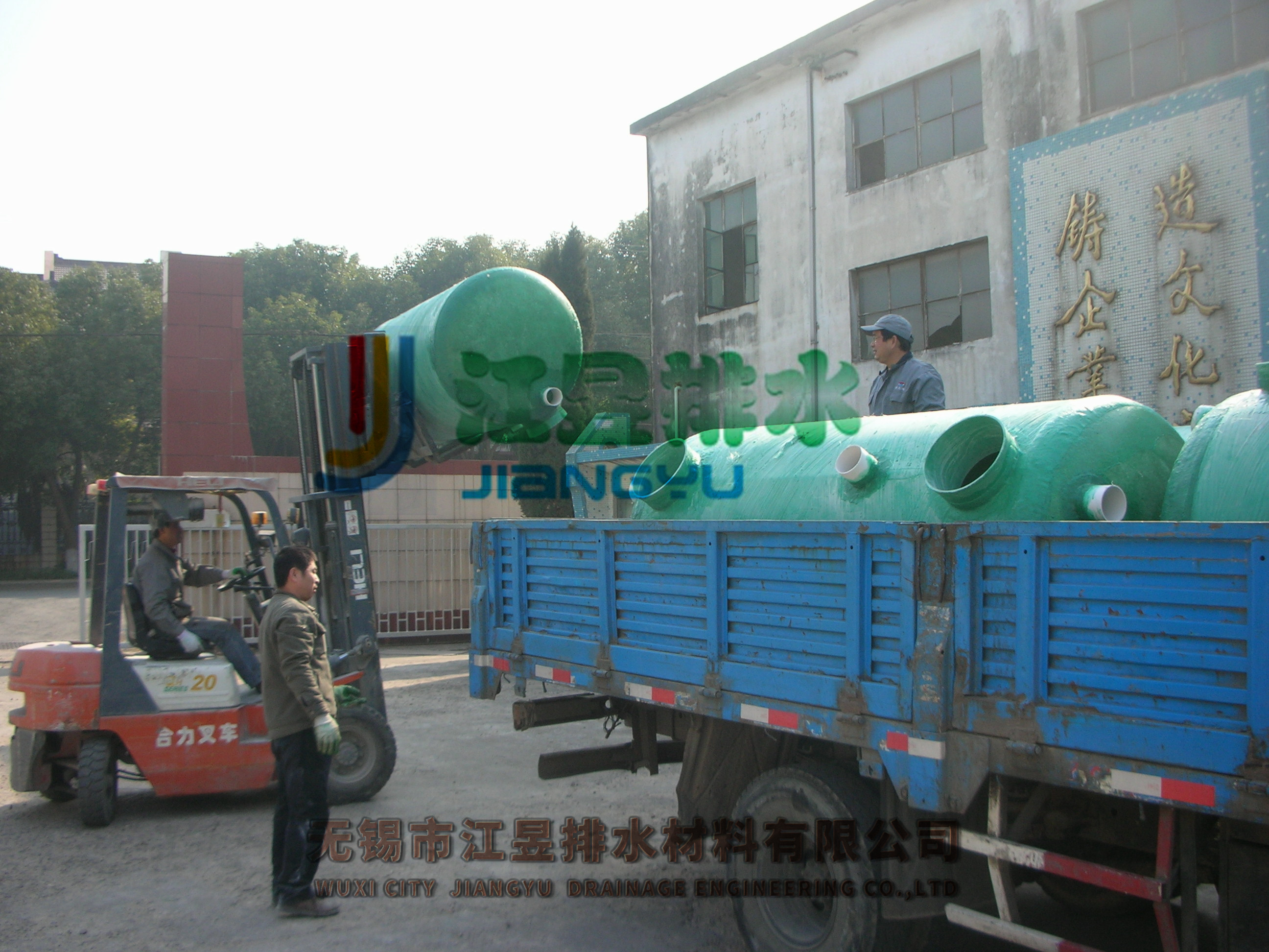 江昱建材客户订制玻璃钢化粪池出厂